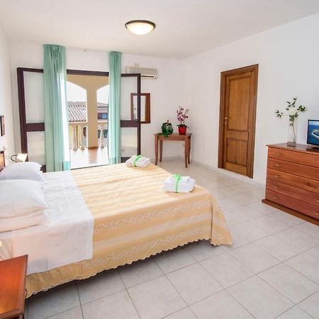 Hotel Smeraldo Affitta Camere Isola Rossa  Luaran gambar
